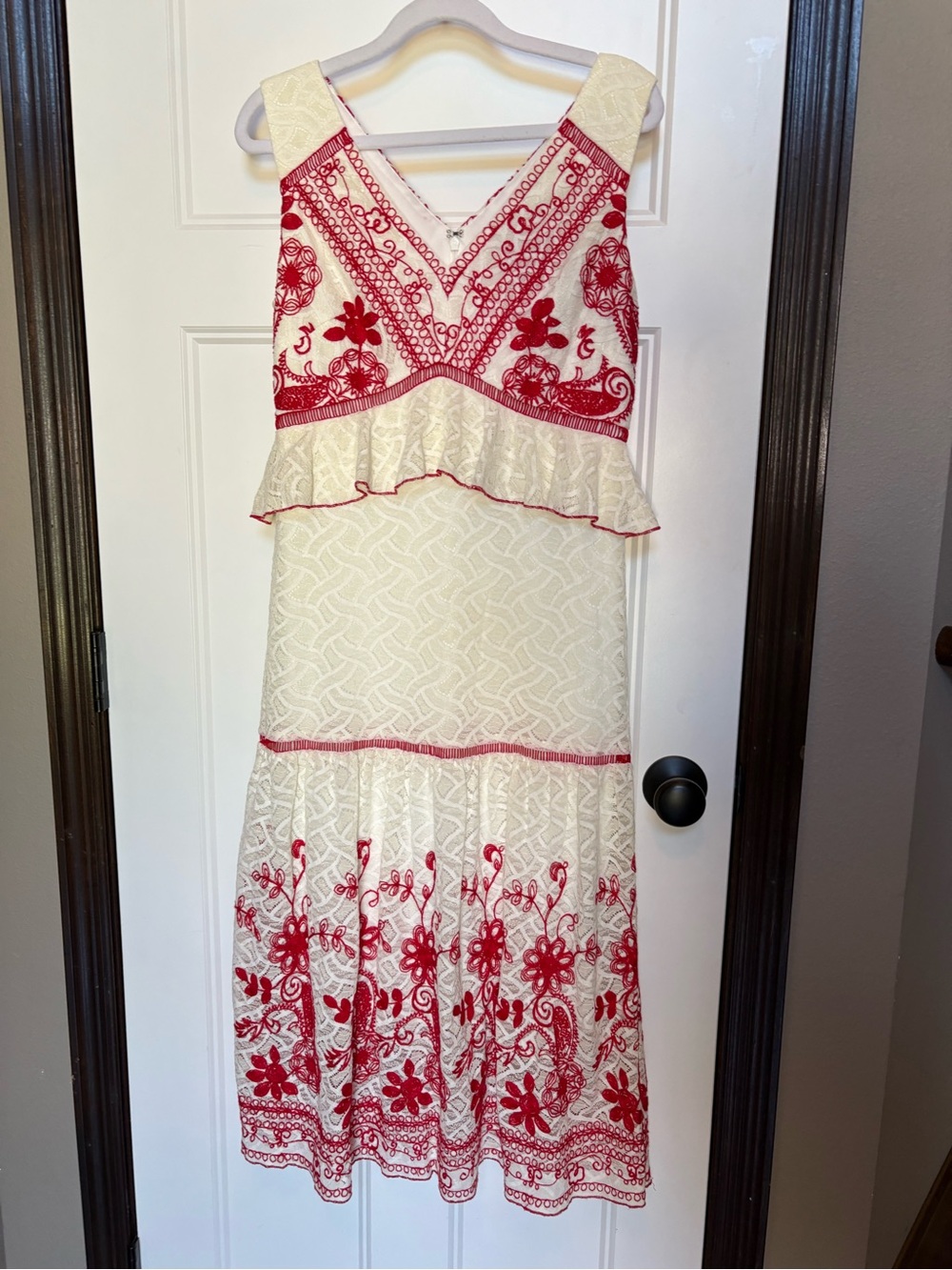 JAX Black Label V-Neck Ivory & Red Floral Paisley Embroidery Lace Maxi sz 4